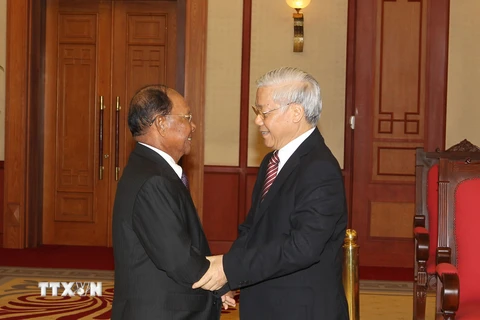 "Việt Nam luôn ưu tiên hàng đầu củng cố quan hệ với Campuchia"