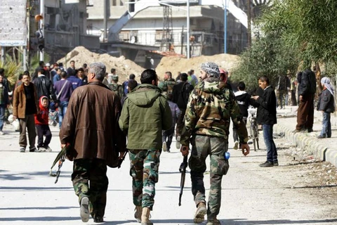 Hàng trăm phiến quân đối lập ở Syria ra đầu hàng chính phủ