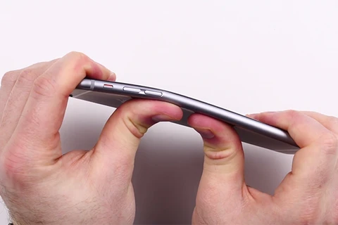 "Siêu phẩm" iPhone 6 Plus của Apple có thể dễ dàng bị uốn cong?