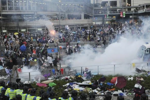 Hong Kong: Cảnh sát chống bạo động và người biểu tình lại ẩu đả