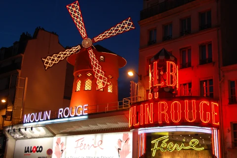 Quán rượu Moulin Rouge vẫn là tinh túy của Pháp sau 125 năm