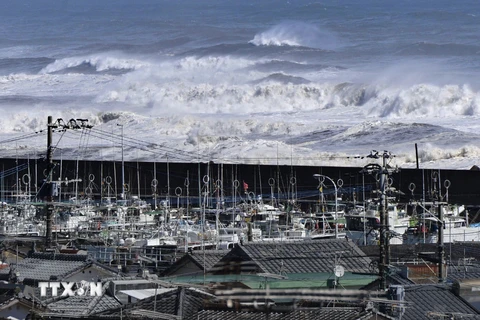 Siêu bão Vongfong hoành hành gây nhiều thiệt hại ở Nhật Bản