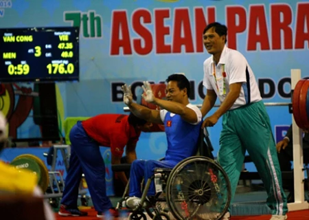 Asian Para Games: Lê Văn Công giành vàng và lập kỷ lục thế giới
