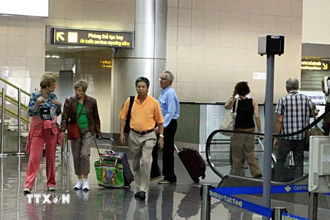 Cục Hàng không lên tiếng khi sân bay Nội Bài, Tân Sơn Nhất bị chê