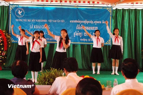 Trường Hữu nghị Khmer-Việt Nam Tân Tiến ở Campuchia khai giảng