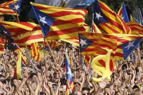 Tòa án Tây Ban Nha có thể đình chỉ thăm dò dư luận của Catalonia