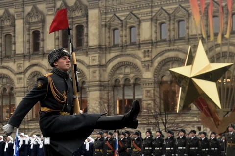 Nga, Belarus tổ chức hoạt động kỷ niệm 97 năm Cách mạng tháng 10