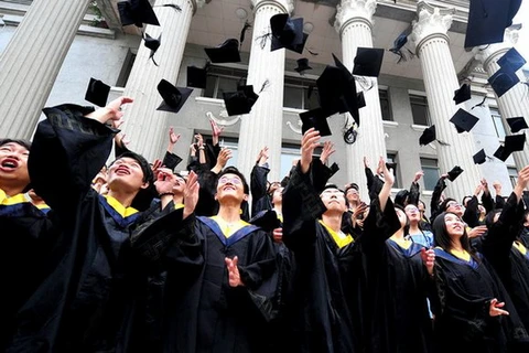Năm 2014, có hơn 16.500 sinh viên Việt Nam theo học tại Mỹ 