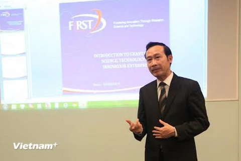 Giới thiệu dự án FIRST với trí thức Việt Nam tại Anh