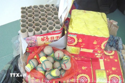 Cao Bằng bắt giữ vụ buôn lậu hơn 900 kg pháo và cáp điện tử