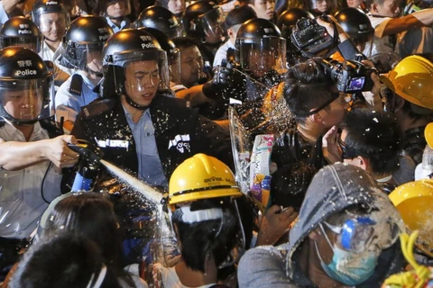 Hong Kong: Người biểu tình đòi dùng bạo lực trả đũa cảnh sát