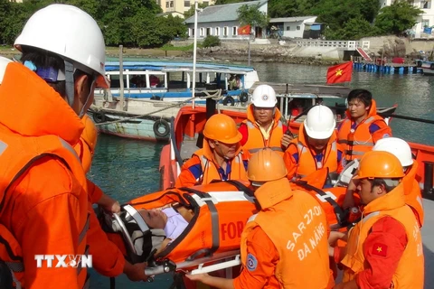 Đà Nẵng: Cứu nạn kịp thời 2 thuyền viên hai tàu cá bị nạn