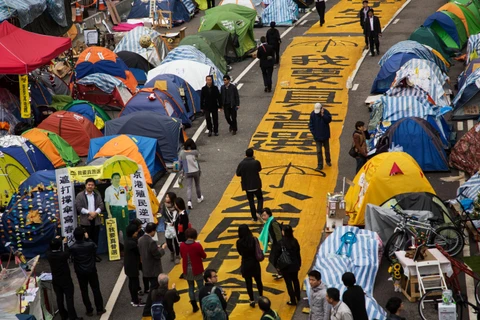 Cảnh sát Hong Kong bắt đầu giải tỏa các điểm biểu tình