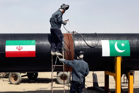 Iran nối lại xuất khẩu dầu sang Pakistan sau 3 năm gián đoạn