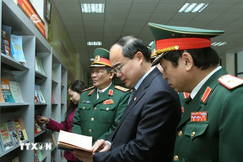 Chủ tịch MTTQ Việt Nam thăm và chúc mừng Học viện Chính trị