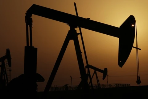 Nguồn tiêu thụ yếu khiến giá dầu mỏ thế giới tiếp tục giảm sâu