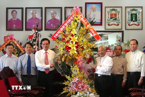 Đoàn Mặt trận Tổ quốc chúc Giáng sinh tại Giáo phận Long Xuyên