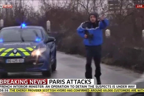 Video trực tiếp: Vây bắt 2 nghi phạm tấn công Charlie Hebdo
