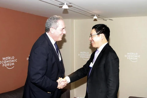 Phó Thủ tướng Phạm Bình Minh tiếp xúc bên lề WEF 2015