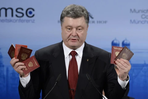 Ông Poroshenko công bố "bằng chứng" tố Nga tham chiến ở Đông Ukraine