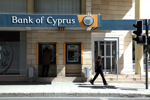 Ngân hàng Trung ương Cyprus hạ thêm trần lãi suất huy động