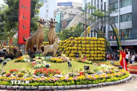Thủ tướng thăm Đường hoa và đường sách TP Hồ Chí Minh
