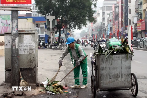 Tết đến muộn với những người cần mẫn làm đẹp thành phố