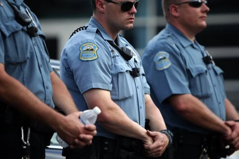 Mỹ đề xuất cải cách hệ thống cảnh sát sau các vụ bắn chết người