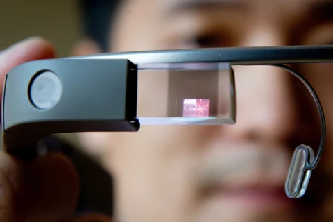 Gã khổng lồ Google khẳng định không bỏ rơi kính thông minh Glass
