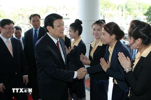 Chủ tịch nước thăm, nói chuyện tại Đại sứ quán Việt Nam ở Lào