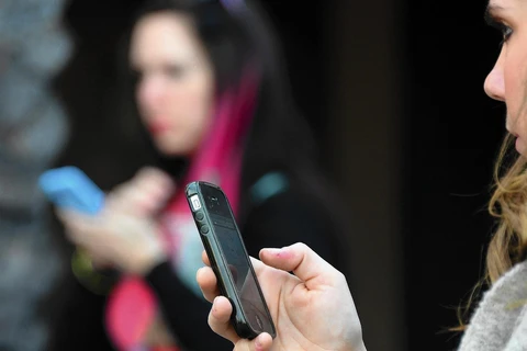 Mỹ gia tăng số người "phụ thuộc vào điện thoại thông minh"