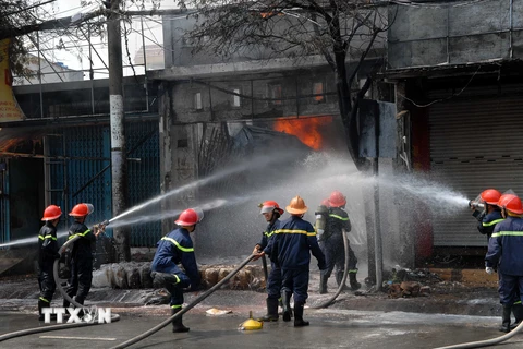 TP Hồ Chí Minh: Cháy lớn thiêu rụi ba cửa hàng trên Quốc lộ 50