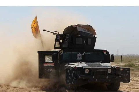 Xe quân sự của quân chính phủ Iraq trong cuộc giao tranh với IS ở Tikrit, tháng 3/2015. (Nguồn: AFP)
