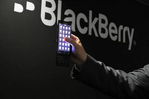 Mẫu điện thoại thông minh nắp trượt được BlackBerry giới thiệu tại MWC 2015. (Nguồn: The Verge)