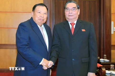 Thường trực Ban Bí thư Lê Hồng Anh tiếp Thường trực Ban Bí thư, Phó Chủ tịch nước Lào Bounnhang Vorachith. (Ảnh: An Đăng/TTXVN)