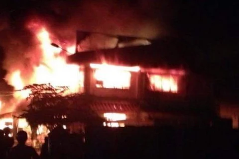 Đồng Tháp: Cháy dữ dội chợ Tam Nông, hơn 10 kiốt bị thiêu rụi