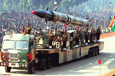 Hệ thống tên lửa mang đầu đạn hạt nhân Agni của quân đội Ấn Độ. (Nguồn: team-bhp.com)