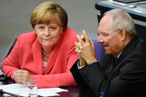 Thủ tướng Đức Angela Merkel và Bộ trưởng Tài chính Đức Wolfgang Schaeubl tại phiên bỏ phiếu của Quốc hội Đức về kế hoạch cứu trợ mới với Hy Lạp. (Nguồn: AFP)