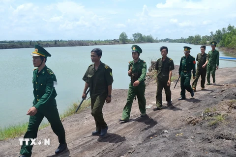Tuần tra biên giới Việt Nam-Campuchia ở tỉnh Kiên Giang. (Ảnh: Bùi Như Trường Giang/TTXVN)