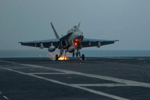 Máy bay chiến đấu Mỹ tham gia chiến dịch không kích IS ở Syria. (Nguồn: U.s. Navy) 