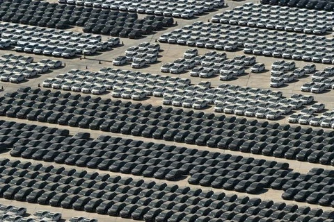 Một bãi đỗ ôtô mới sản xuất tại một nhà máy ôtô ở Vũ Hán, Trung Quốc. (Nguồn: Reuters)