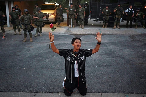 Một người biểu tình da màu trong cuộc biểu tình ở Ferguson, Missouri. (Nguồn: Bloomberg)