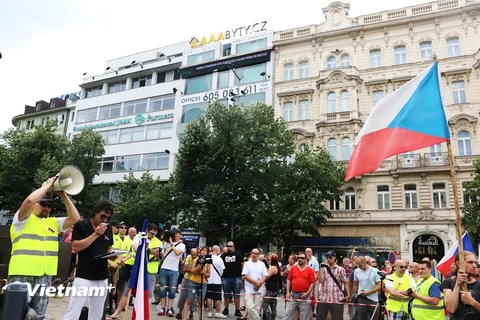 Míttinh phản đối người nước ngoài được tổ chức tại trung tâm Prague. (Ảnh: Trần Quang Vinh/Vietnam+)