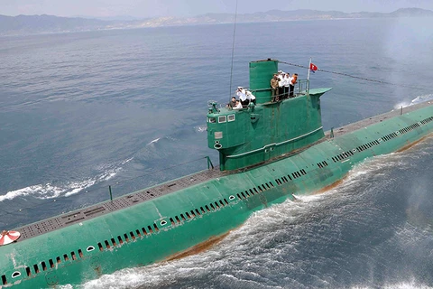 Một tàu ngầm Triều Tiên trong một lần nhà lãnh đạo Kim Jong-Un tới kiểm tra. (Nguồn: KCNA/Reuters)