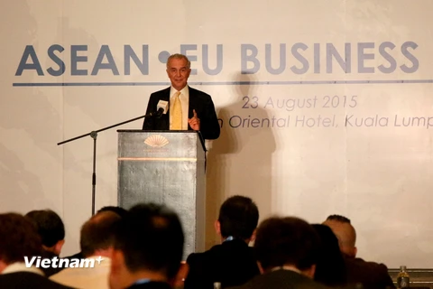 Chủ tịch Hội đồng Kinh doanh EU-ASEAN Francois Guibert phát biểu tại Hội nghị. (Ảnh: Dung-Giáp/Vietnam+) 
