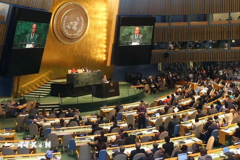 Toàn cảnh phiên toàn thể lần thứ nhất của Hội nghị Thế giới các Chủ tịch Quốc hội với bài phát biểu của Chủ tịch Quốc hội Nguyễn Sinh Hùng. (Ảnh: Nhan Sáng/TTXVN)