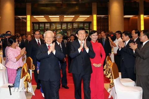 Các vị lãnh đạo Đảng, Nhà nước tại tiệc chiêu đãi. (Ảnh: Nguyễn Khang/TTXVN)