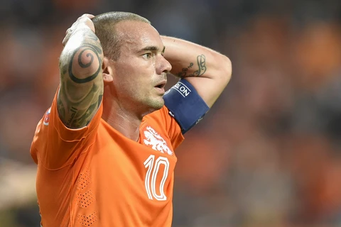 Vẻ mặt thất thần của tuyển thù Hà Lan Wesley Sneijder sau trận thua 0-1 trước tuyển Iceland tại vòng loại Euro 2016. (Nguồn: AFP)