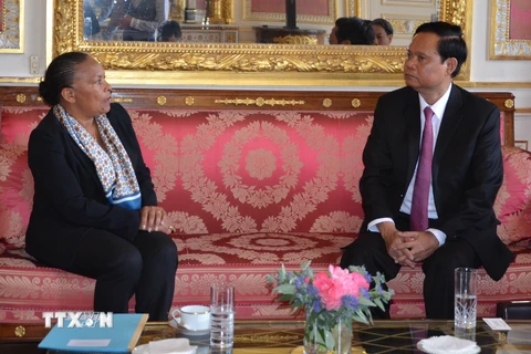 Tổng Thanh tra Chính phủ Huỳnh Phong Tranh hội kiến với Bộ trưởng Bộ Tư pháp Cộng hòa Pháp, bà Christiane Taubira ngày 7/9. (Ảnh: Bích Hà/TTXVN)