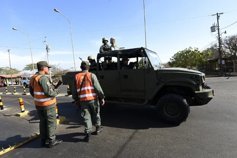 Binh sỹ Venezuela tại trạm kiểm soát biên giới ở Paraguachon, bang Zulia, ngày 9/9. (Nguồn: AFP)